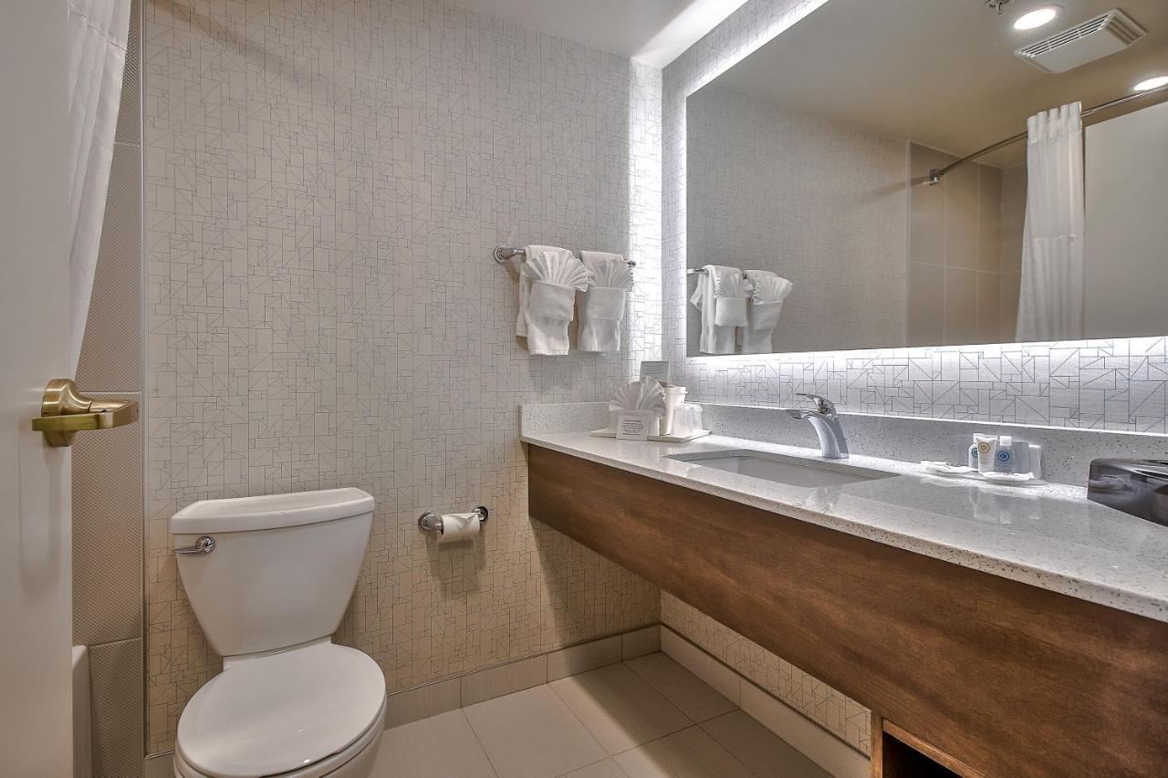 Comfort Inn & Suites South Калгари Экстерьер фото