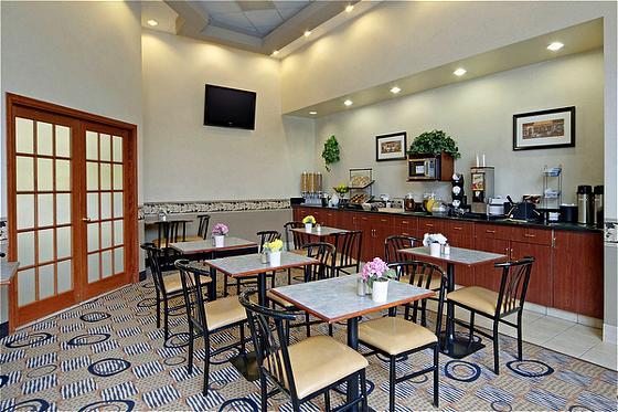 Comfort Inn & Suites South Калгари Ресторан фото