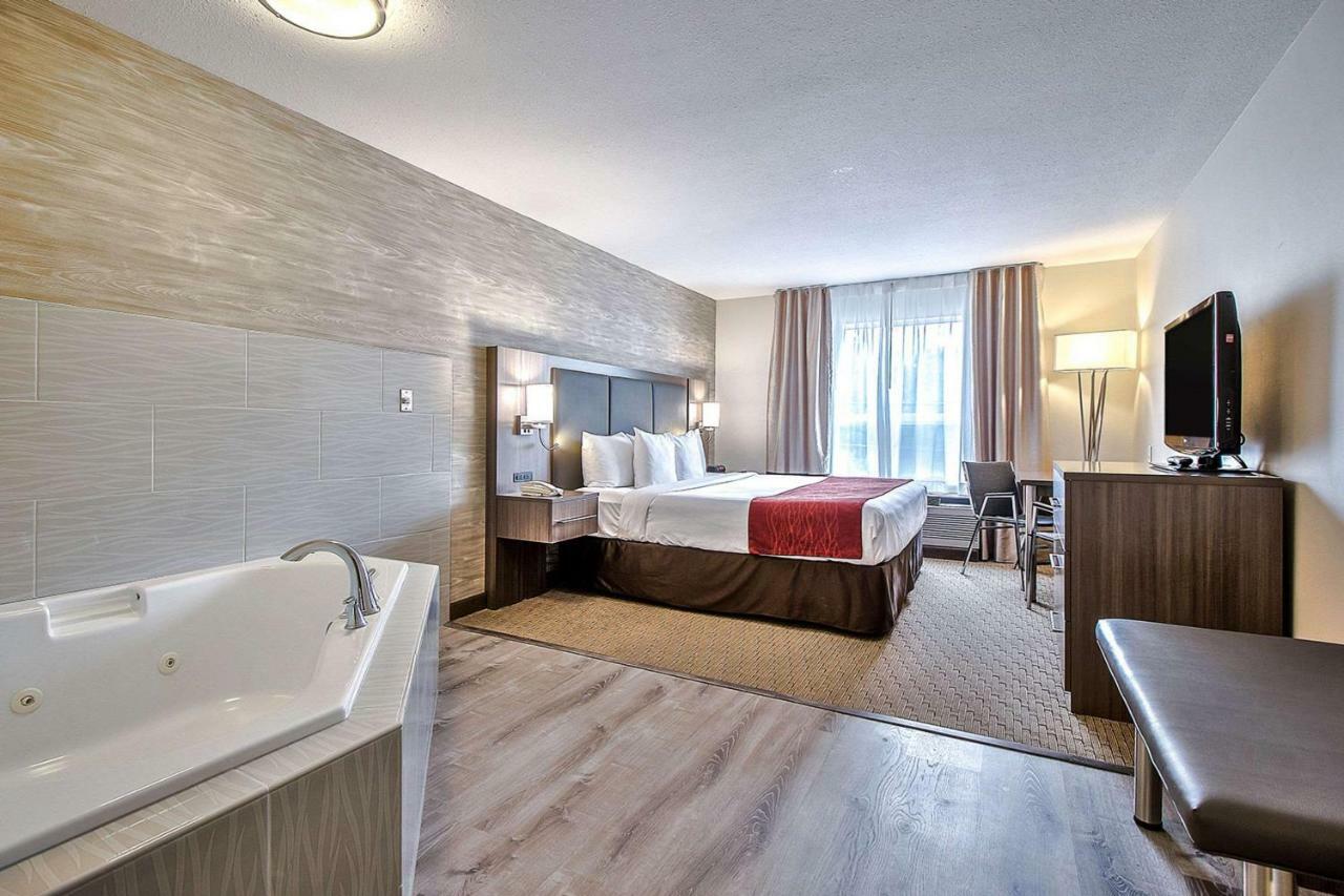 Comfort Inn & Suites South Калгари Экстерьер фото